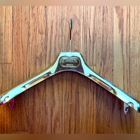 MOSCHINO COUTURE VINTAGE CLOTHES HANGER IN GOLD TONE FINISH - Picture 1 of 11